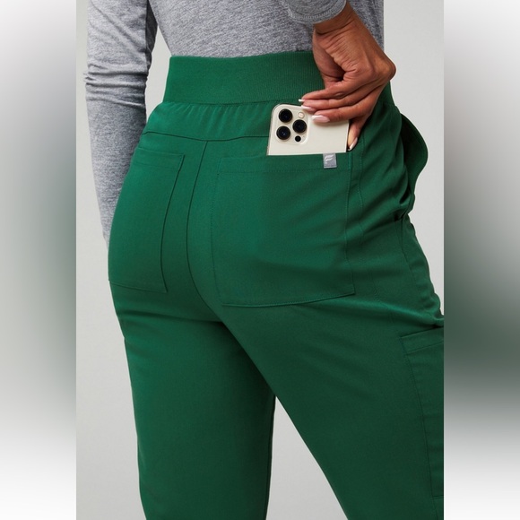 Fabletics Hunter Green Joggers Scrub Pants - Picture 4 of 15